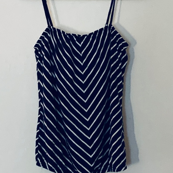 Old Navy 4-pk bundle Tank Tops sz M - Picture 6 of 16